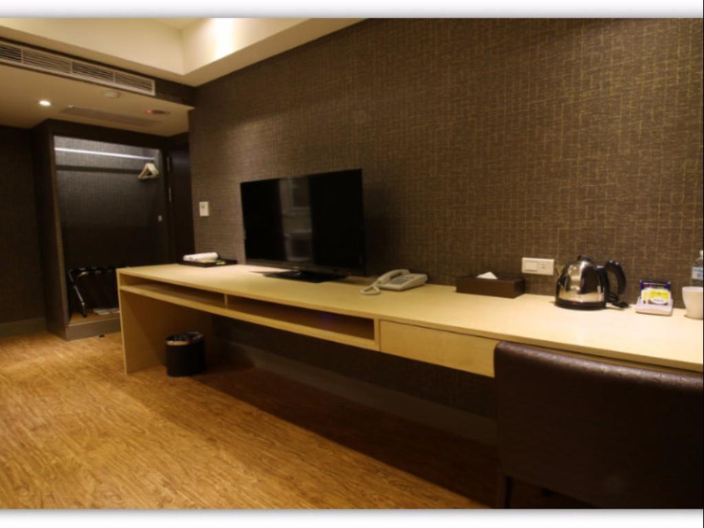 Simple Life Kaohsiung Hotel Exterior photo
