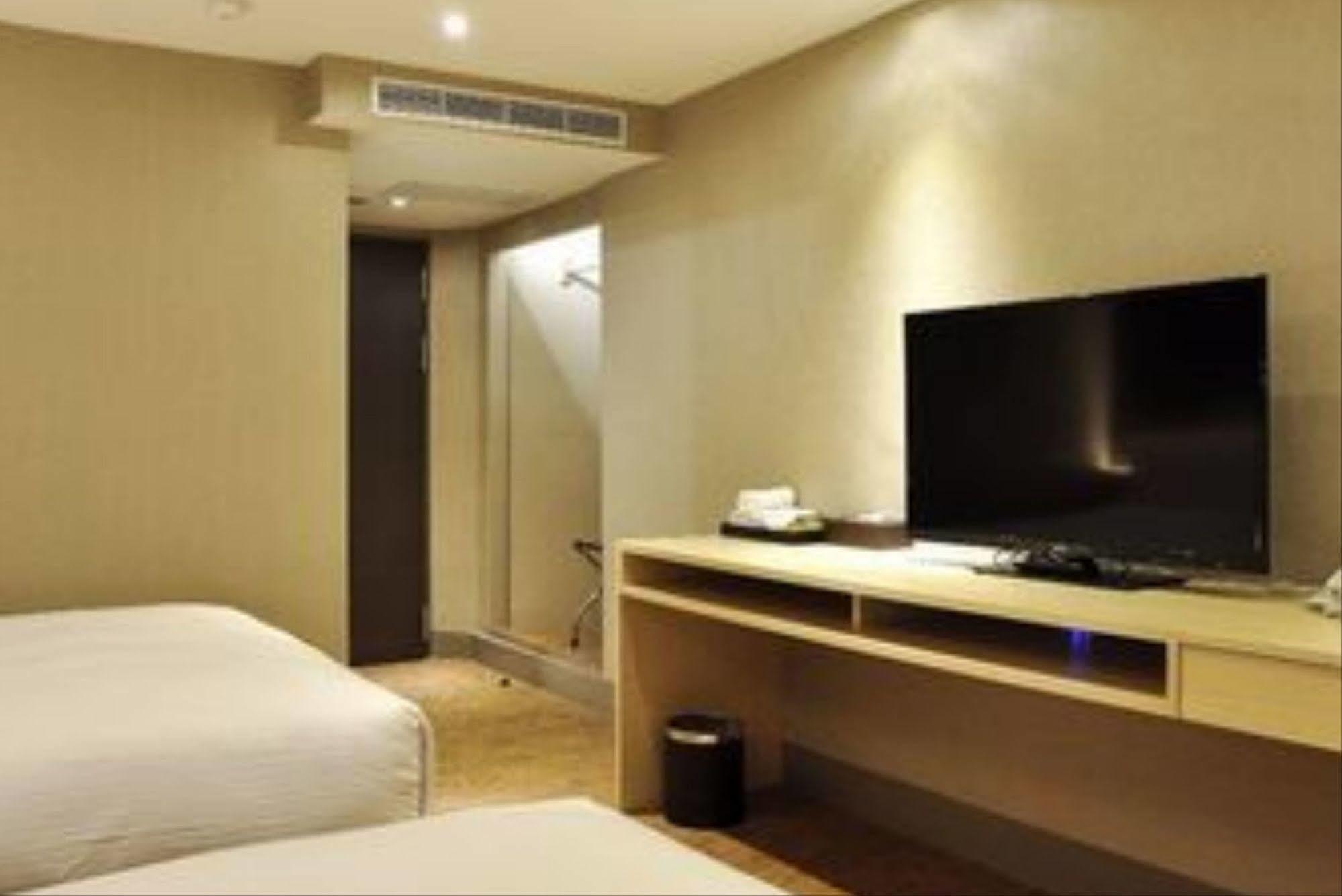 Simple Life Kaohsiung Hotel Exterior photo